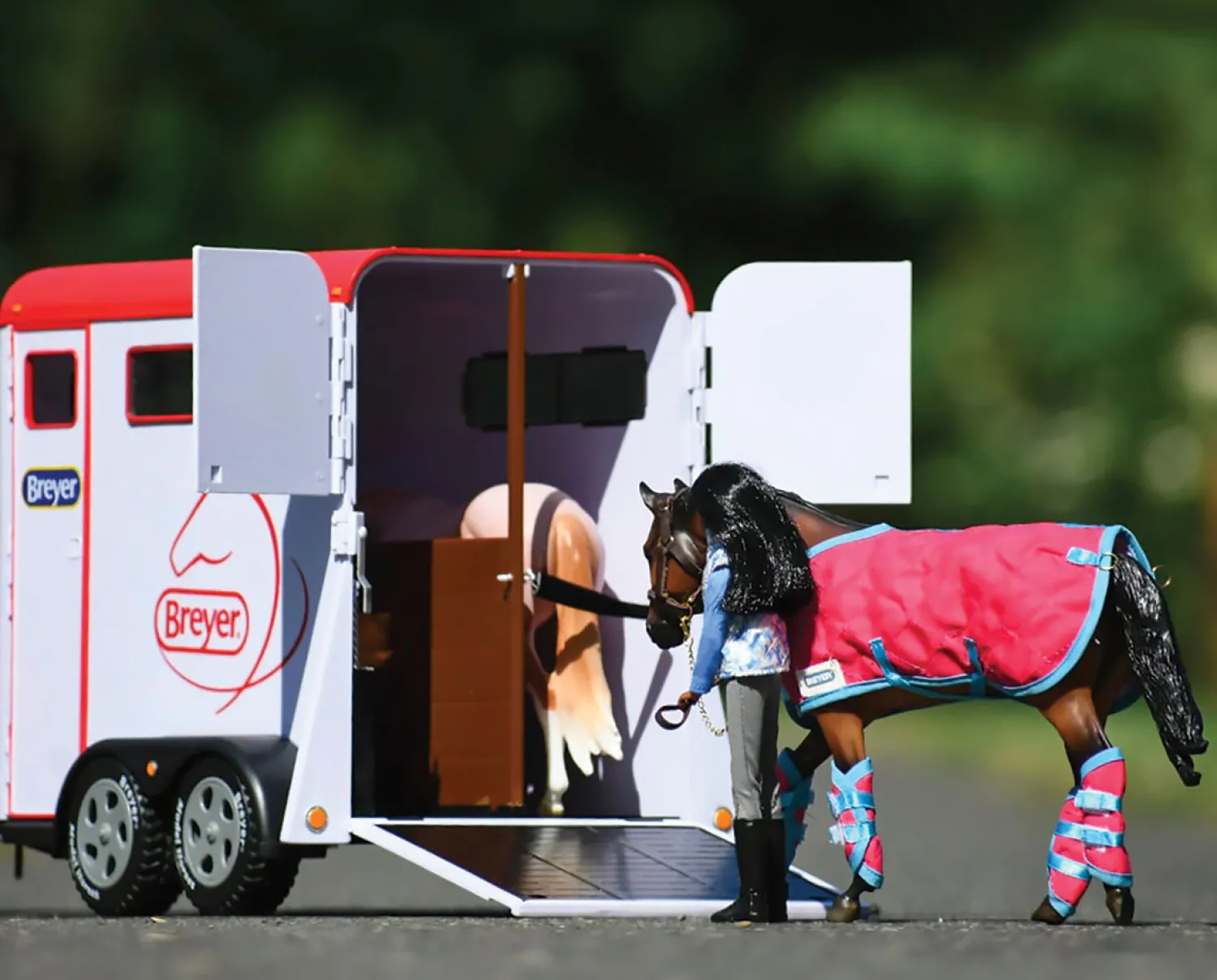 Sale REEVES INTERNATIONAL Breyer® Traditional Series Two-Horse Trailer