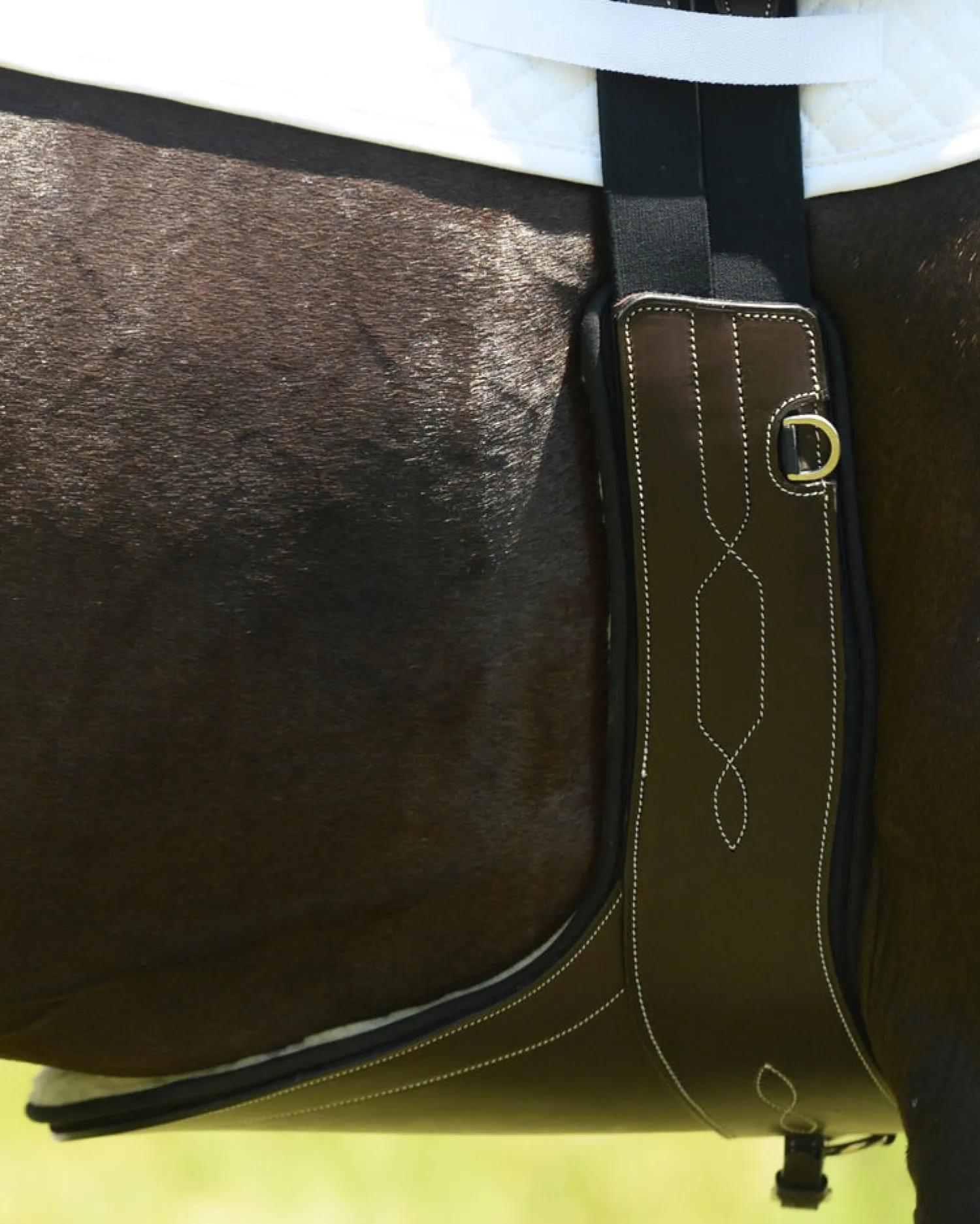 EQUIFIT ® Anatomical BellyGuard Girth with SheepsWool™ T-Foam Liner Brown/Black