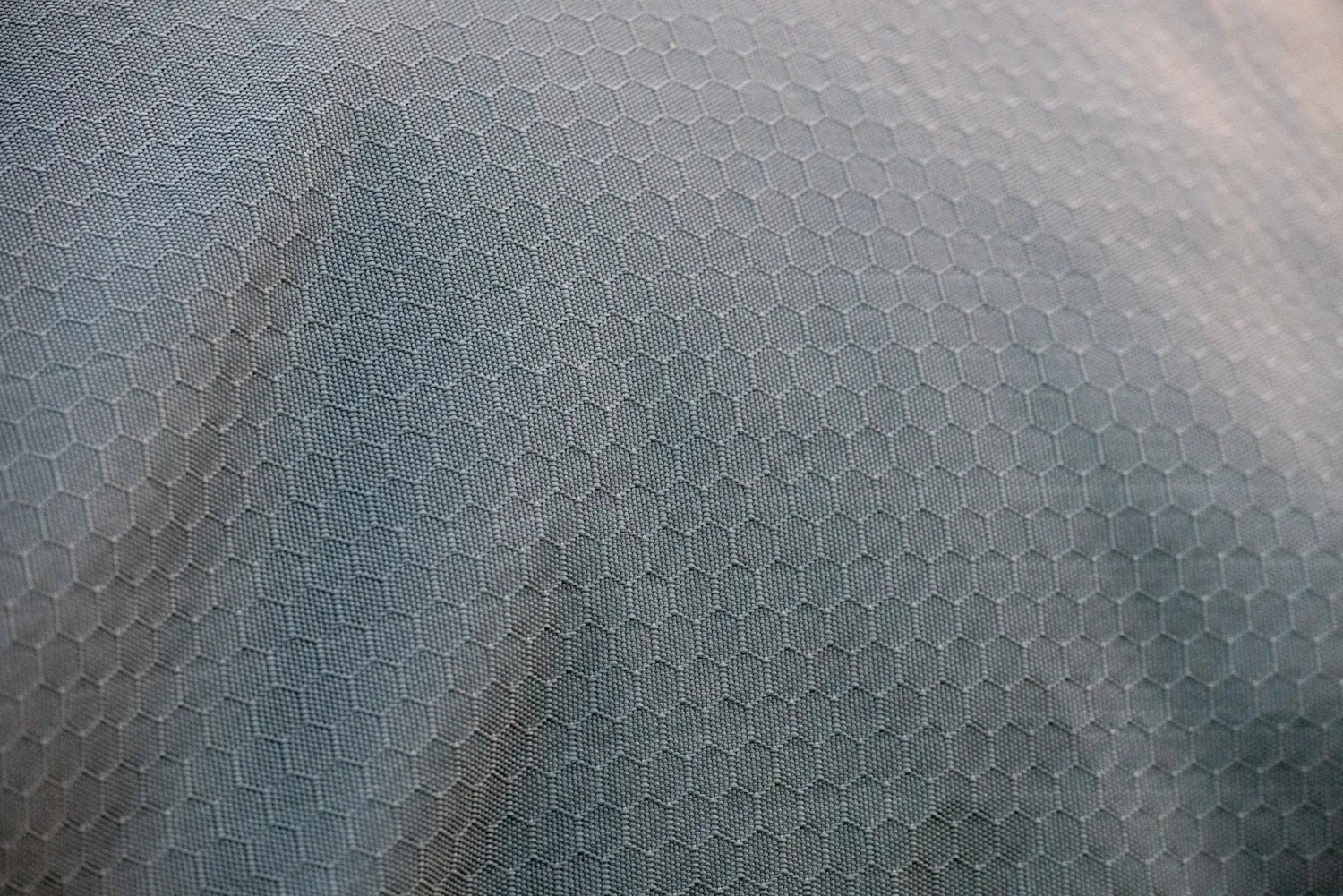 Outlet HORSEWARE ® Ireland Rhino® Plus HexStop Vari-Layer® 250 Gram Medium-Weight Turnout Blanket Grey/Indigo/Navy