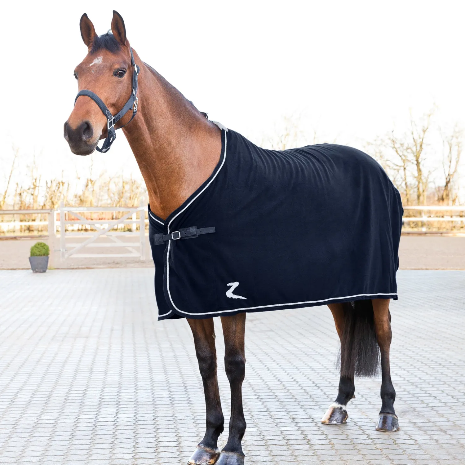 New EQUINAVIA Horze Fleece Show Cooler