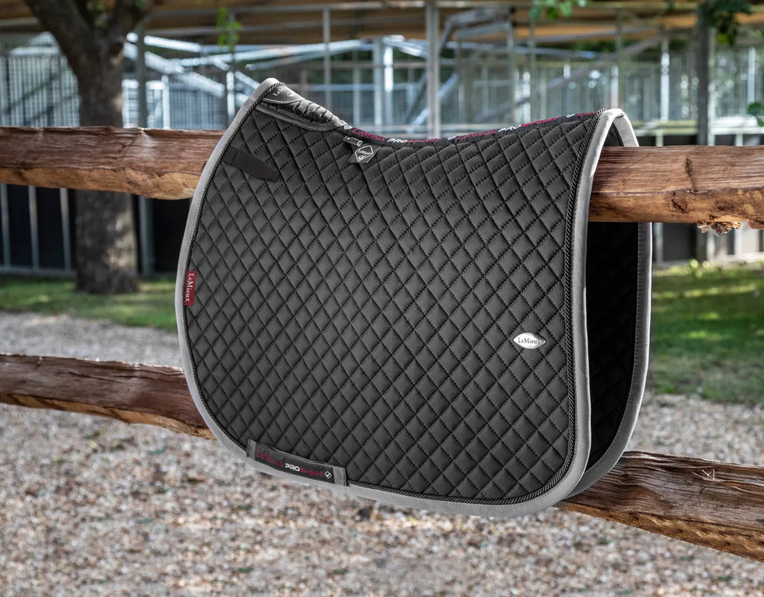 Online HORSE HEALTH TRADE LeMieux® Wither Relief Jump Square